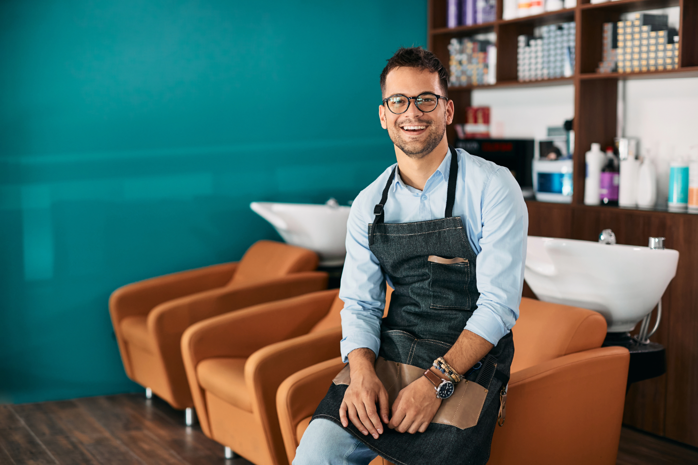 Coiffeur propriétaire d'un salon de coiffure